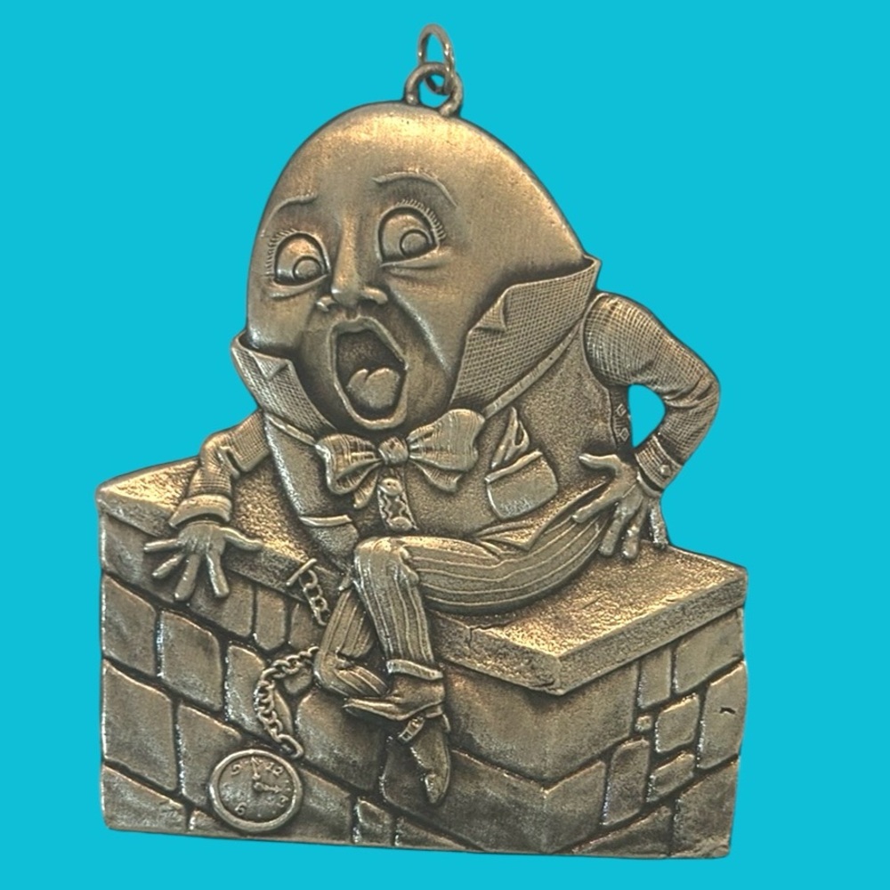 ESL Empire Studios, LTD 1993‎ PEWTER Humpty Dumpty Pendant